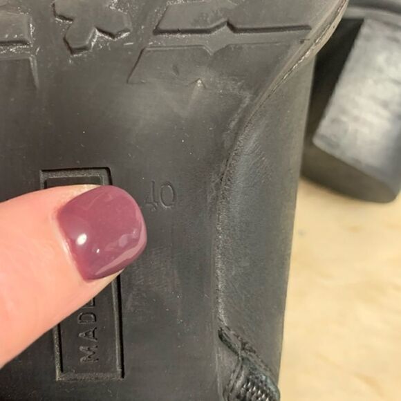 Kurt Geiger London Black Leather Bootie size 40 or 8.5 - Picture 6 of 10